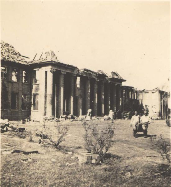 43-被炸毁的主楼